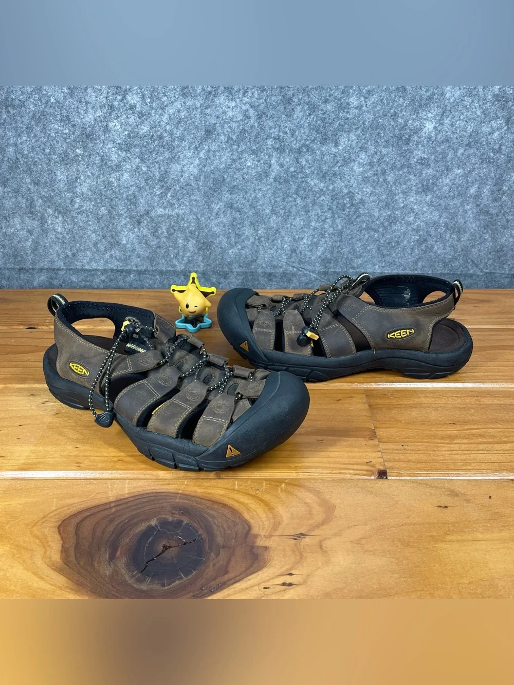 KEEN Newport Mens Size 11 Brown Waterproof Leather Hiking Sandals Shoes 1001870